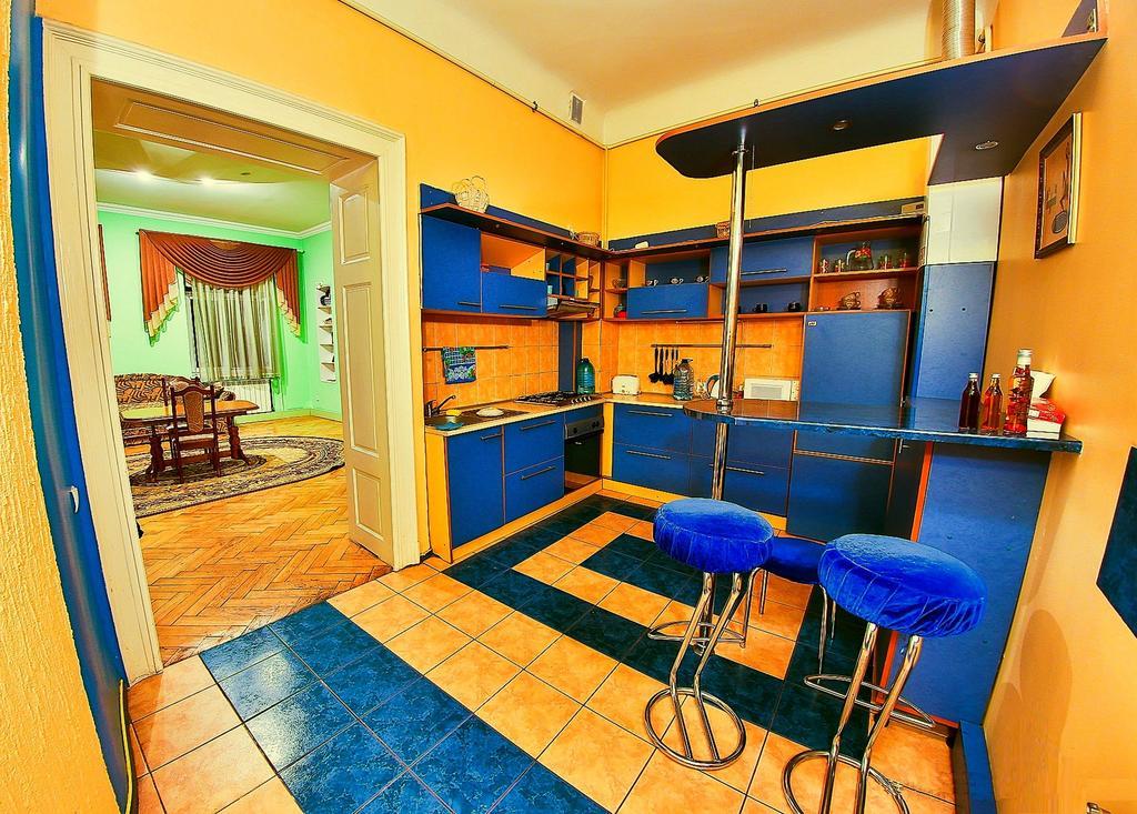 Apartments On Valova 25 Lviv Eksteriør bilde