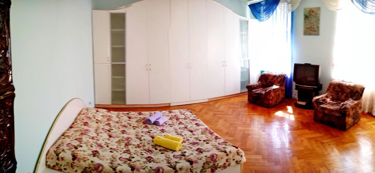 Apartments On Valova 25 Lviv Eksteriør bilde