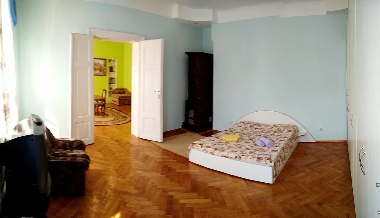 Apartments On Valova 25 Lviv Eksteriør bilde